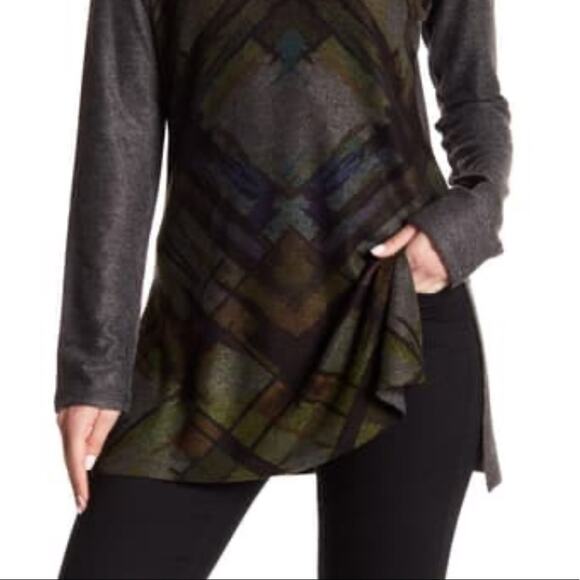 Go Couture NEW Printed V-Neck Sweater Size Large - Picture 3 of 6